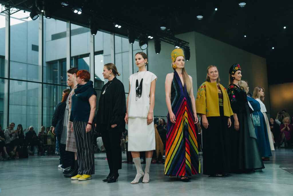 Estonian Fashion Festival toob Tartu moelavadele avokaadoroosa ja raudteekaardid Estonian Fashion Festival toob Tartu moelavadele avokaadoroosa ja raudteekaardid